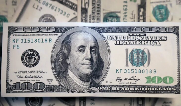 El dólar blue registró su mayor caída en tres meses: a cuánto cerró en la jornada de hoy