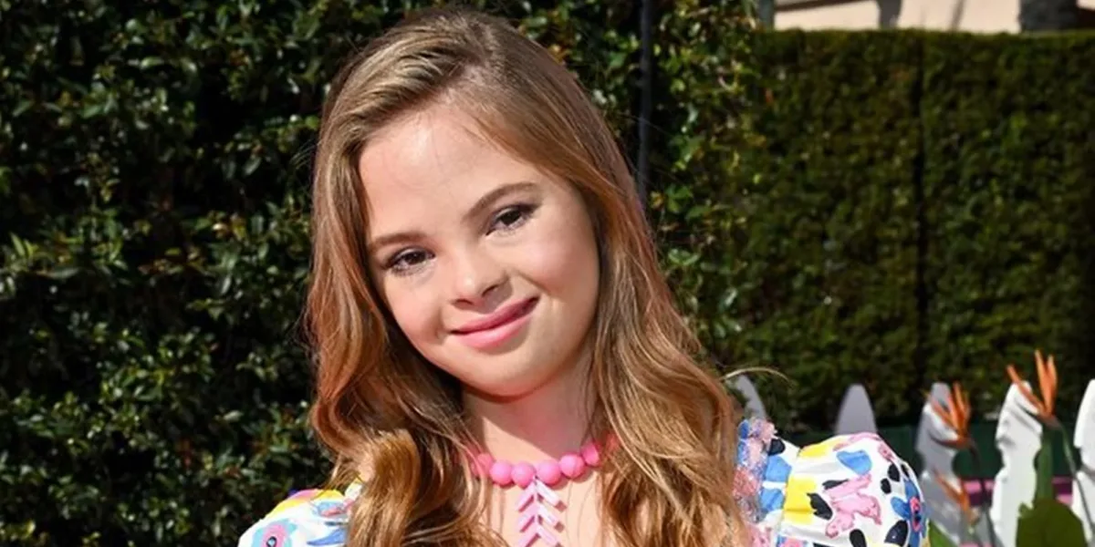 La actriz Sofía Sánchez se vistió como Barbie en la premiere de la película, inspirada en la primera muñeca con Síndrome de Down