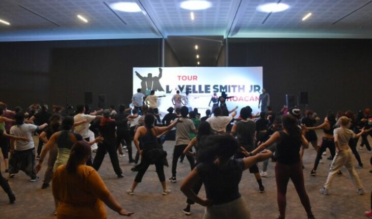 Más de 100 personas bailaron al ritmo de Michael Jackson en Morelia