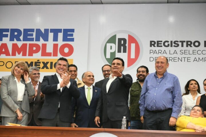 Silvano Aureoles registers with the PRI in search of the presidency