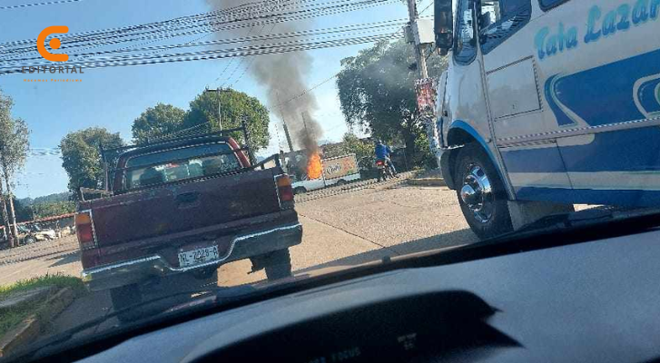 Delincuentes queman una camioneta y un Oxxo, ahora en Uruapan