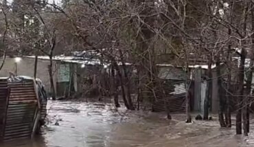 El fuerte temporal deja barrios inundados en La Plata: hay vecinos evacuados