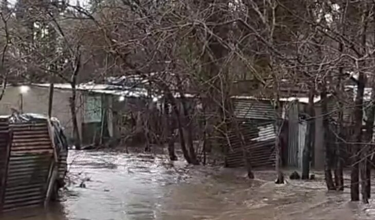 El fuerte temporal deja barrios inundados en La Plata: hay vecinos evacuados