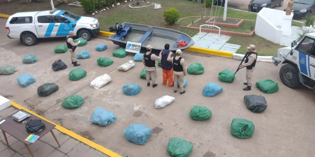 Incautaron más de 300 kilos de marihuana de una embarcación en Chaco