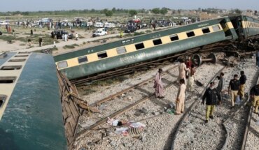 Tragedia en Pakistán: un tren descarriló y dejó 30 muertos