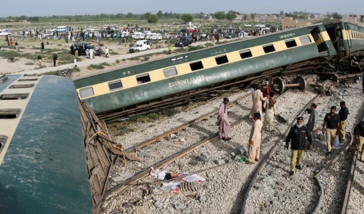 Tragedia en Pakistán: un tren descarriló y dejó 30 muertos