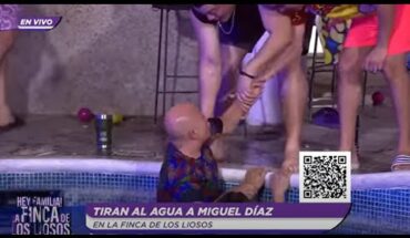 Video: Avientan al agua a Miguel Díaz y explota contra todos | ¡Hey Familia!