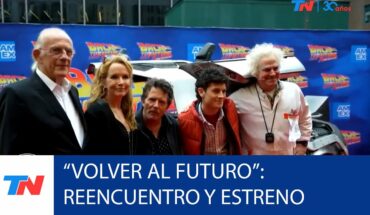 Video: ESTADOS UNIDOS I “VOLVER AL FUTURO”: El elenco de la película y los del musical, juntos