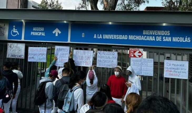 Alumnos de la Facultad “Dr. Ignacio Chávez” tomaron el plantel en demanda de baños dignos