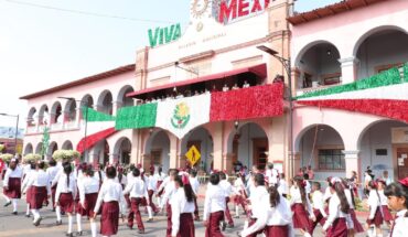 Bedolla y miles de michoacanos disfrutaron del Desfile Cívico Militar, por 213 aniversario de la Independencia