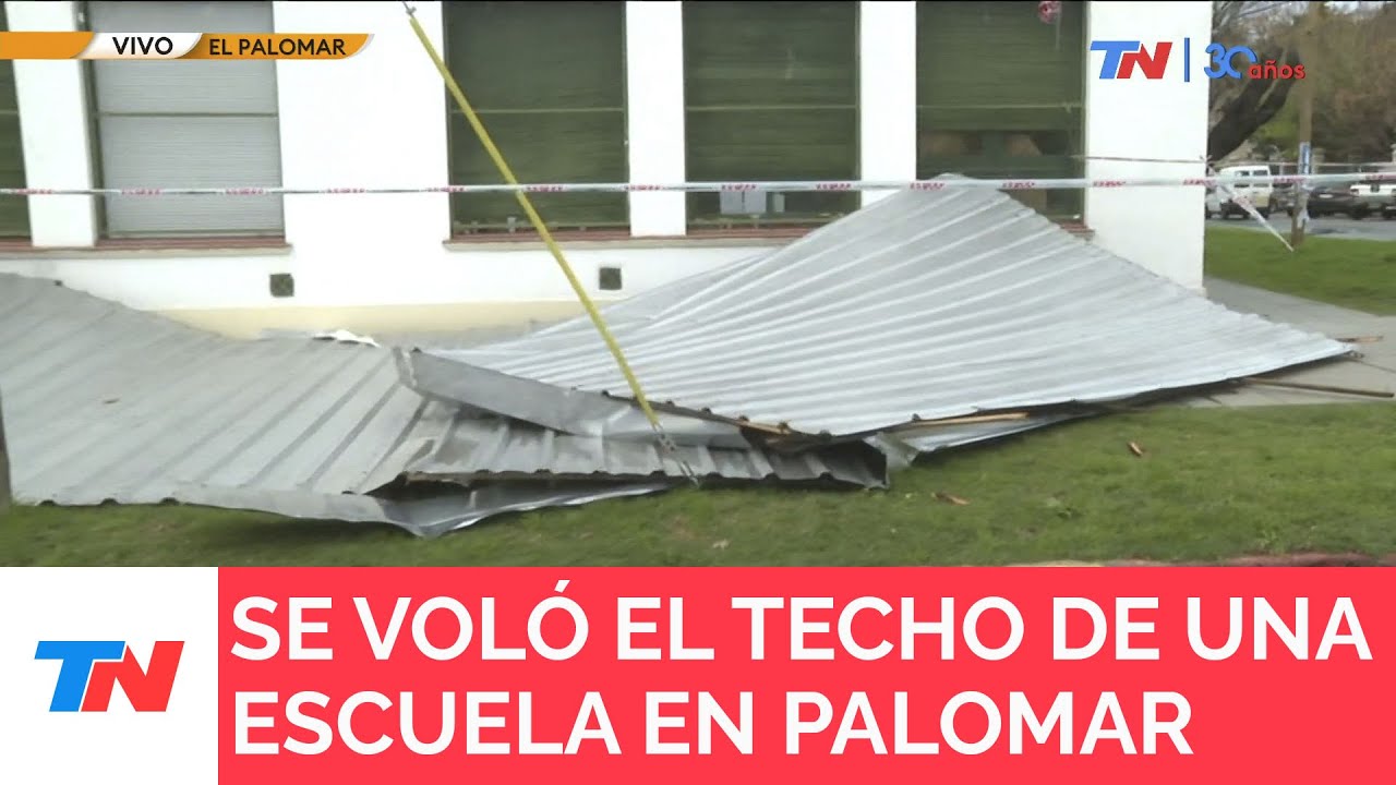 PALOMAR: Como en 2018 se voló el techo de una escuela por la tormenta. Hay aulas inundadas.
