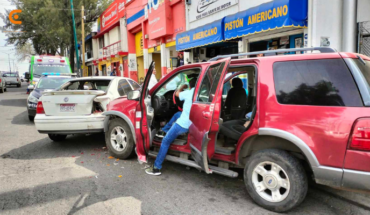 Camioneta choca contra auto en la Av. Madero Oriente de Morelia; hay 1 atropellado