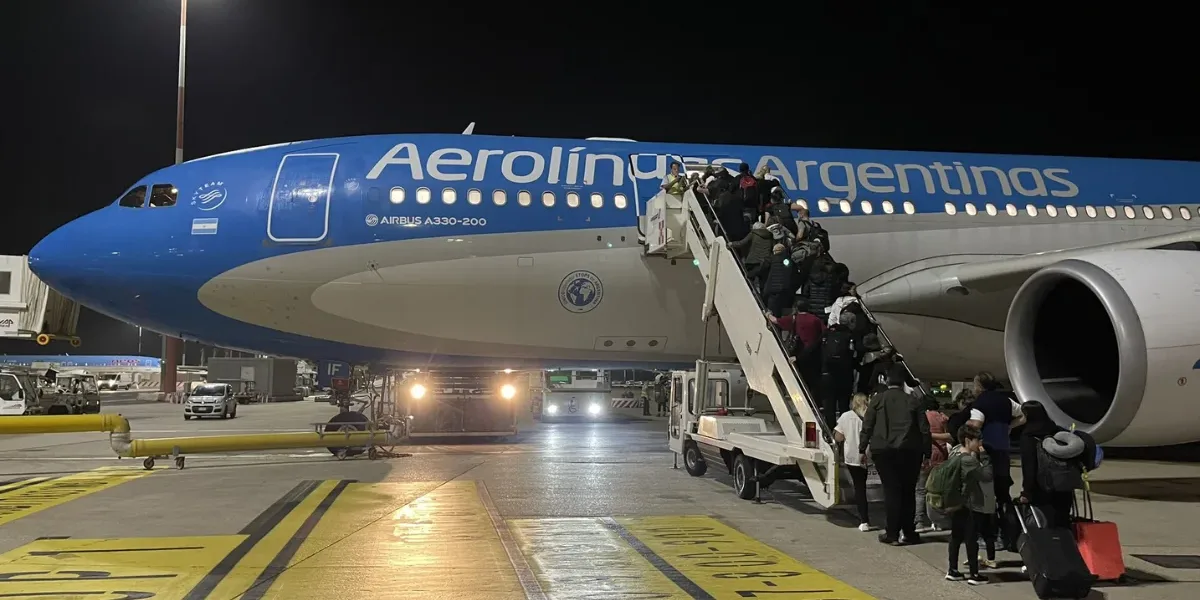 Despegó rumbo a Ezeiza el primer grupo de argentinos evacuados de Israel