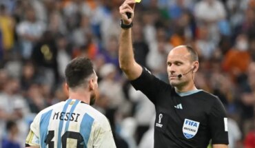 El árbitro que dirigió Argentina-Países Bajos en el Mundial apuntó contra Lionel Messi: “Se portó muy mal”