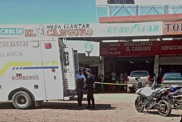 Padre e hijo fueron asesinados en una vulcanizadora de Apatzingán (imágenes fuertes)