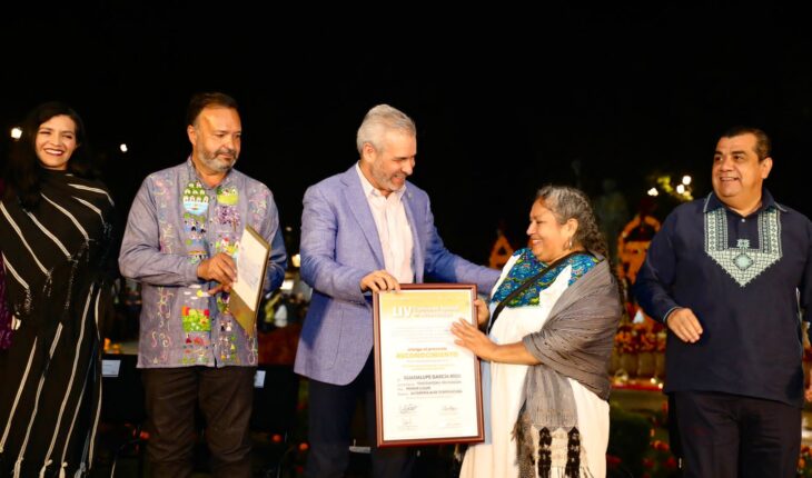 Bedolla premia las “manos mágicas” de los artesanos michoacanos