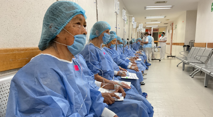 Issste en Uruapan realiza 48 cirugías de catarata en un sólo día