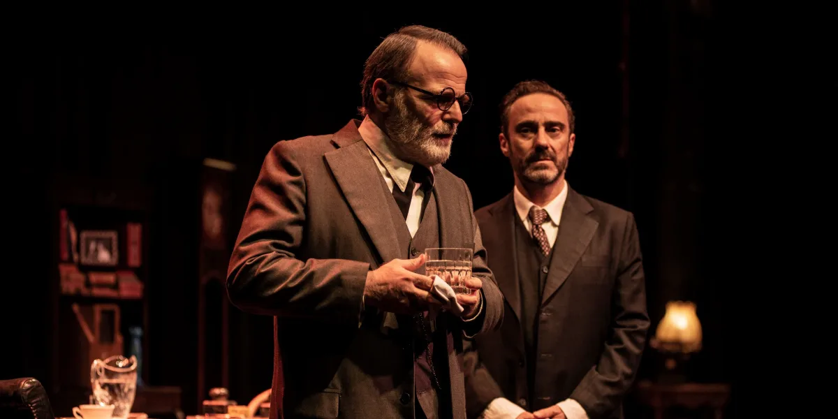 “La última sesión de Freud”: la obra que deslumbra en el Teatro Picadero