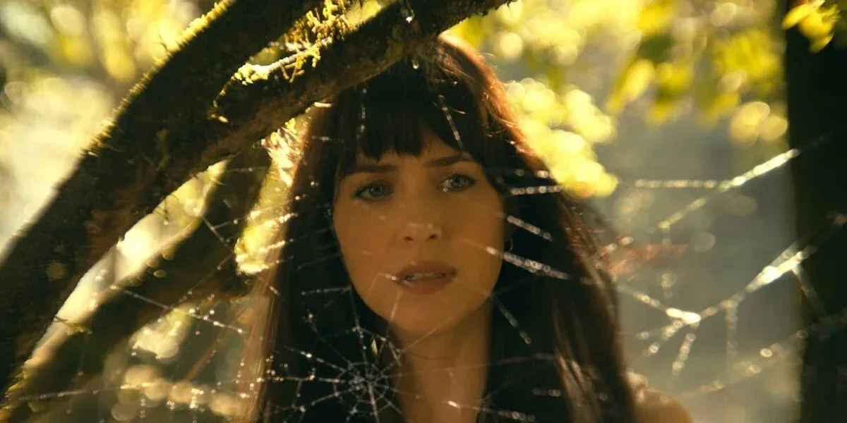 "Madame Web": Dakota Johnson presenta a su heroína Spider que en el primer trailer