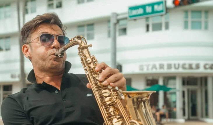 Martín Bossi premiered new show in Miami and advances the 2024 season
