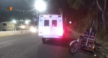 Motociclista atropella a vendedor de elotes en Zitácuaro