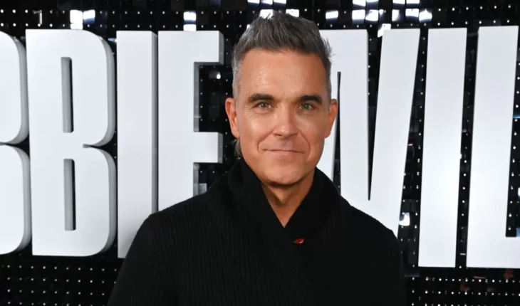 Robbie Williams revela cuál canción fue el peor error de su carrera: "Sé que es una tontería"