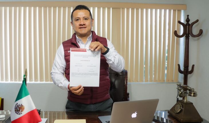 Torres Piña formaliza registro por candidatura al Senado