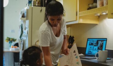 Un deseo, un hogar: La experiencia de la adopción monoparental en Argentina