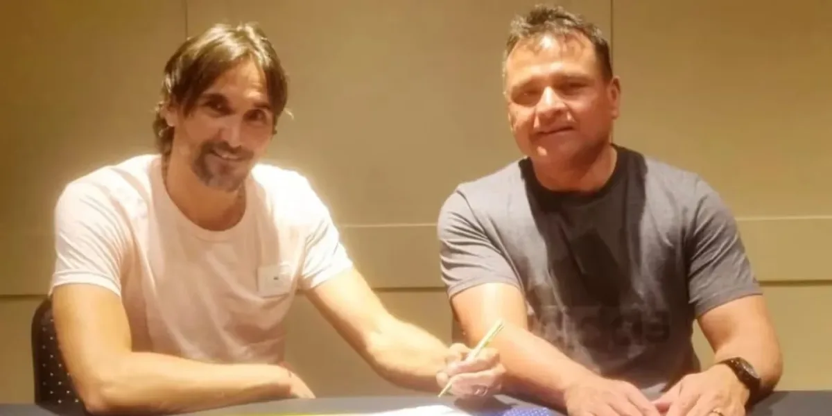 Diego Martinez signed his contract and is now the new coach of Boca