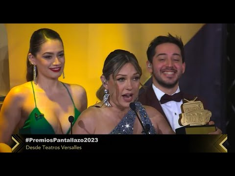 Nataly sorprende con discurso en inglés | Premios Pantallazo 2023
