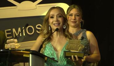 Video: Reconocen 25 años de carrera de Gina Pastor | Premios Pantallazo 2023
