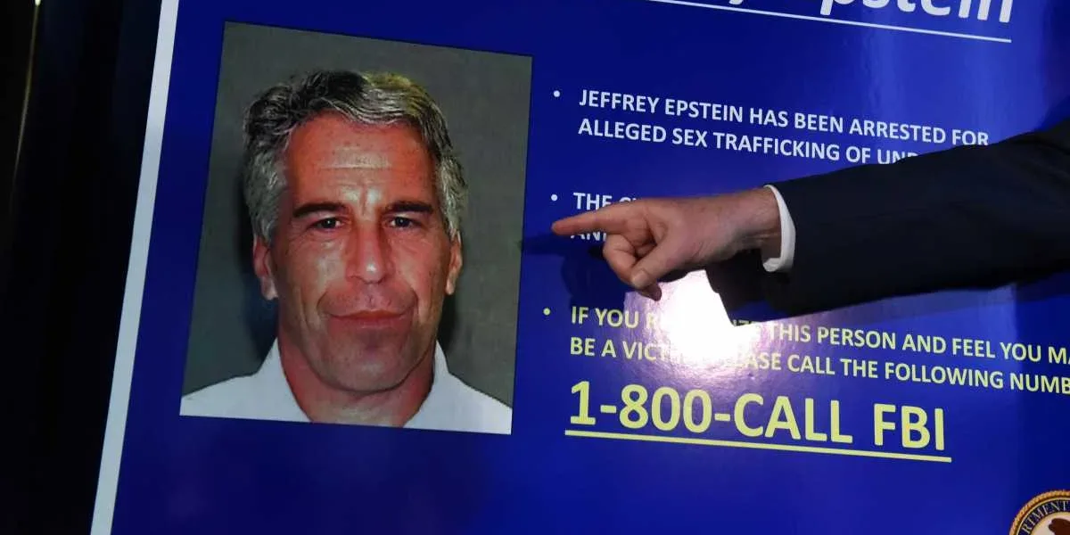¿Quiénes son los famosos que aparecen en la lista de Jeffrey Epstein?