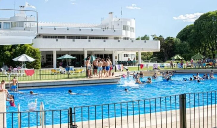 A child was hospitalized in serious condition after being rescued from a pool in Rosario