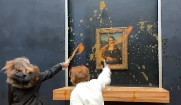 Activistas le lanzan sopa a la Mona Lisa en el museo del Louvre ¿Por qué lo hicieron? — Rock&Pop