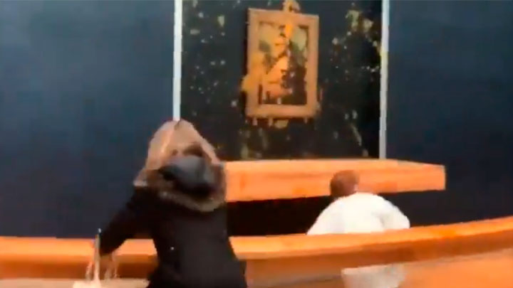 Activists protest by throwing soup at the Mona Lisa painting – MonitorExpresso.com