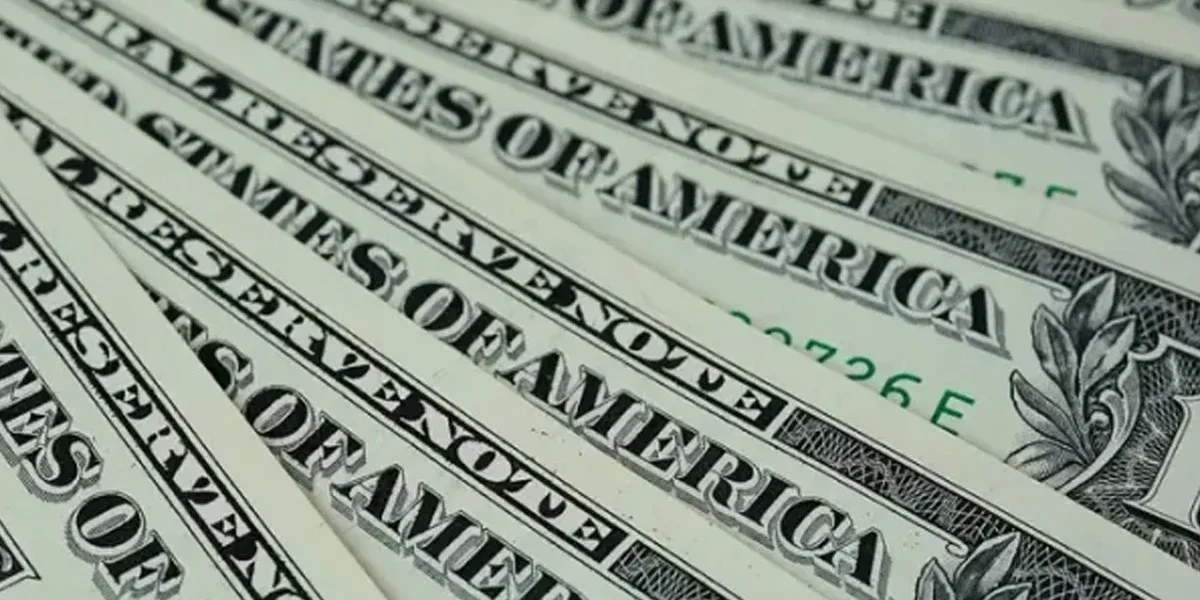 El dólar blue traspasa la barrera de los $1100 y alcanza un nuevo récord histórico