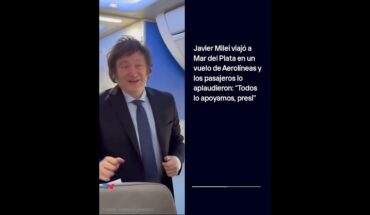 Video: Javier Milei viajó a Mar del Plata en un vuelo de Aerolíneas y los pasajeros lo aplaudieron