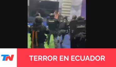 Video: TERROR EN ECUADOR: el momento en el que las fuerzas de seguridad detenían a los terroristas armados