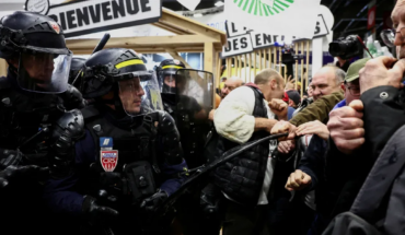 Francia: agricultores protestan contra Macron en la inauguración de un evento