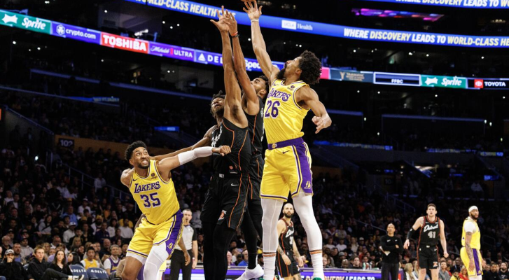 LeBron James y Anthony Davis lideran a los Lakers hacia la victoria sobre los Pistons – MonitorExpresso.com