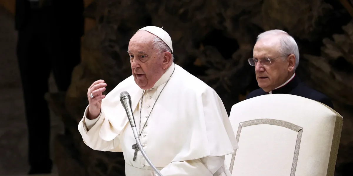 Pope Francis canceled his schedule this Saturday due to a "mild flu"