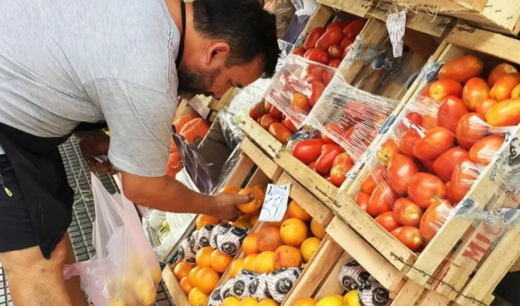 Un informe reveló que los consumidores pagaron un 750% más caras las frutas y verduras en enero