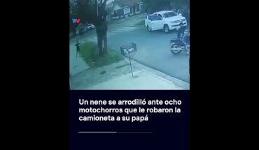 Video: ROBO PIRAÑA I Un nene se arrodilló ante ocho motochorros que le robaron la camioneta a su papá