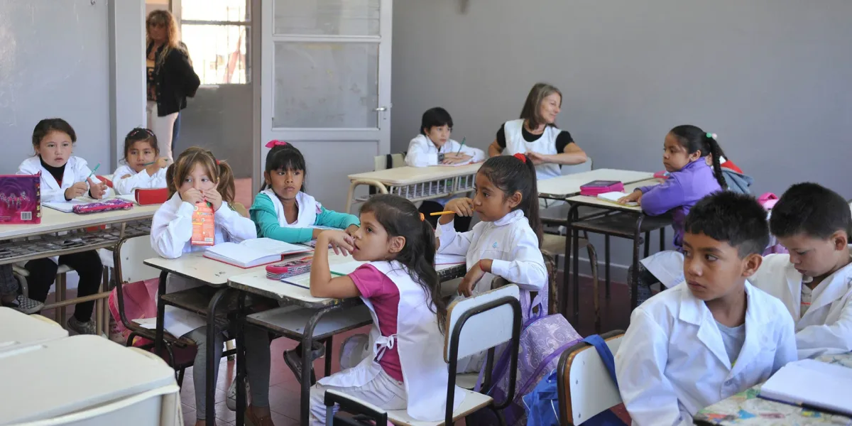 6 out of 10 children and adolescents in school in Argentina are poor