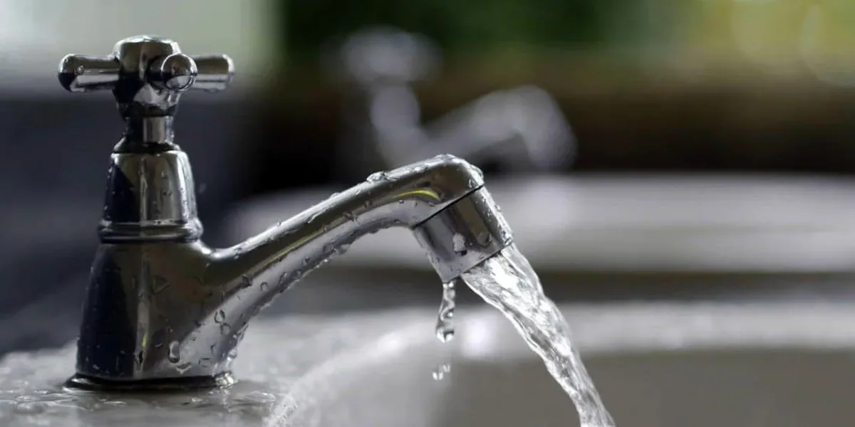 AYSA pide aumentos de hasta 209% para las tarifas de agua con actualizaciones mensuales