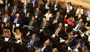 Continúa la sesión en el Senado para tratar el DNU; demoraron al hermano de Scaloni; el panorama educativo en Argentina; y más…