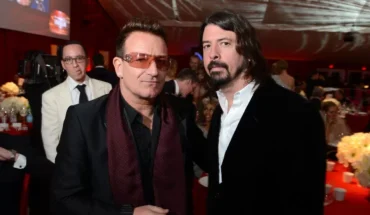 Dave Grohl sorprende a todos cantando las canciones en el público de U2 como un fanático más — Rock&Pop