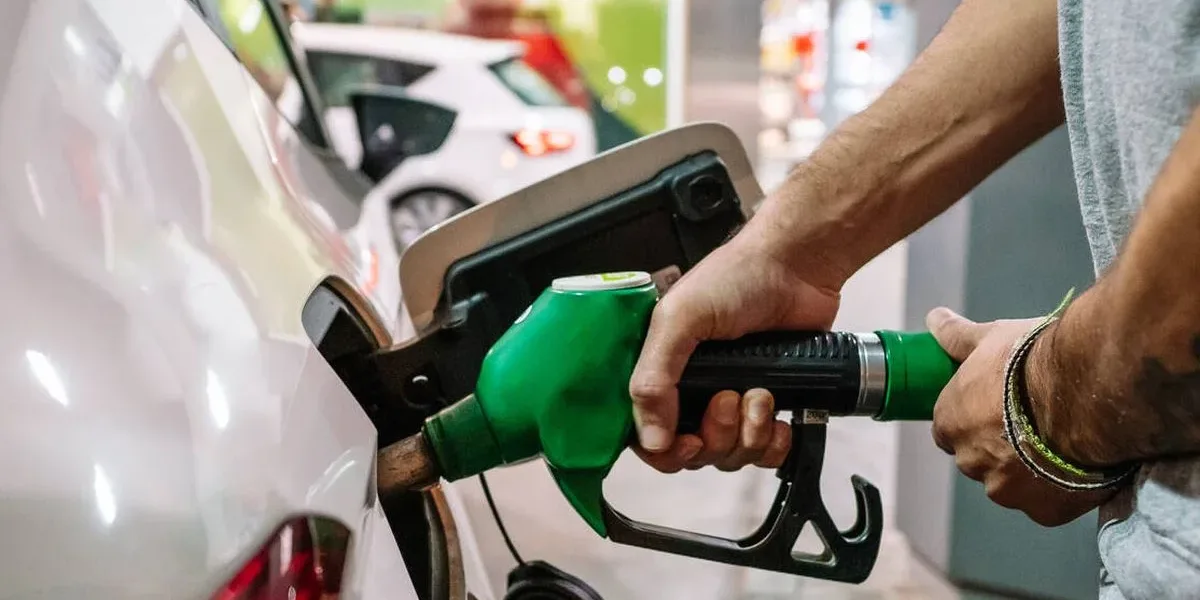 Empresas petroleras presionan por un aumento del precio de los combustibles