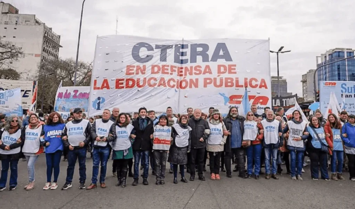 Javier Milei eliminó el FONID y el gremio docente exige respuestas: “Es un derecho”