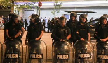 La policía reprimió a manifestantes en el Gaumont en defensa del cine argentino